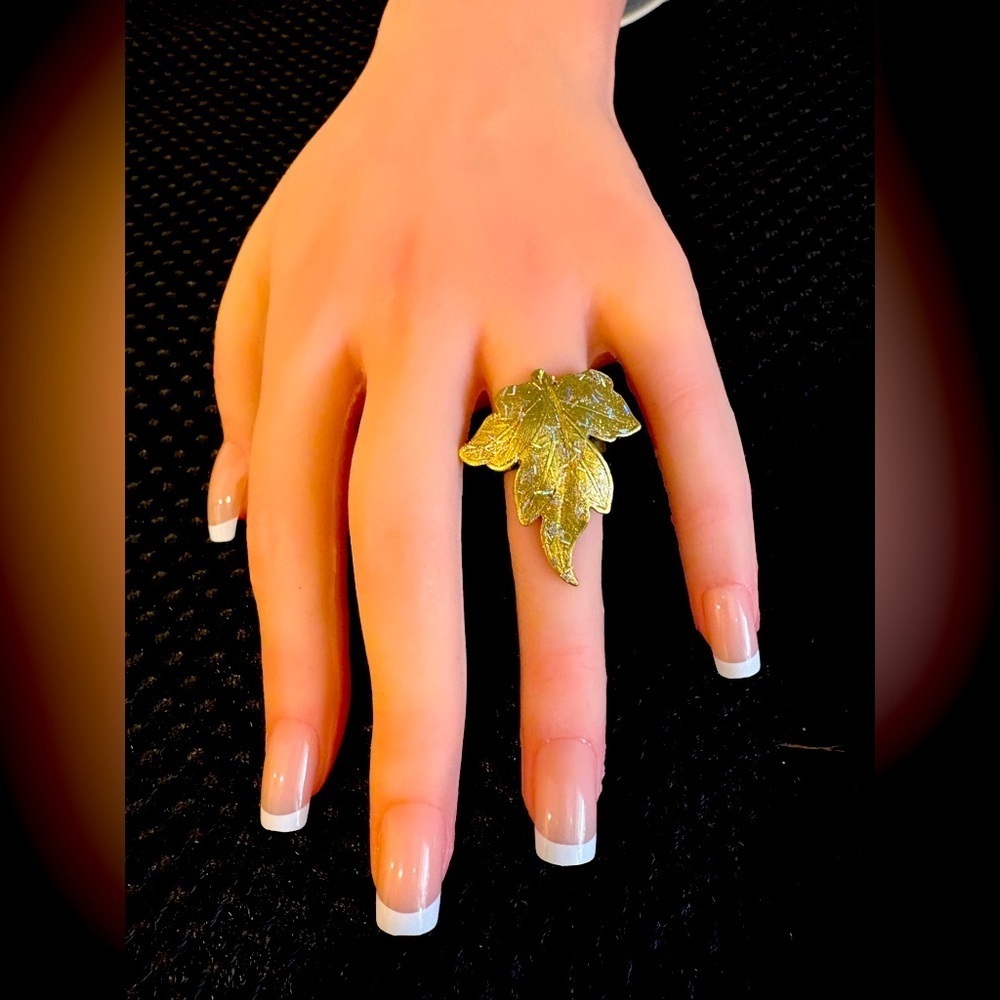 Vintage Bold Textured Maple Leaf
Cocktail Ring Unique Statement Piece Size 6 - Picture 4 of 10